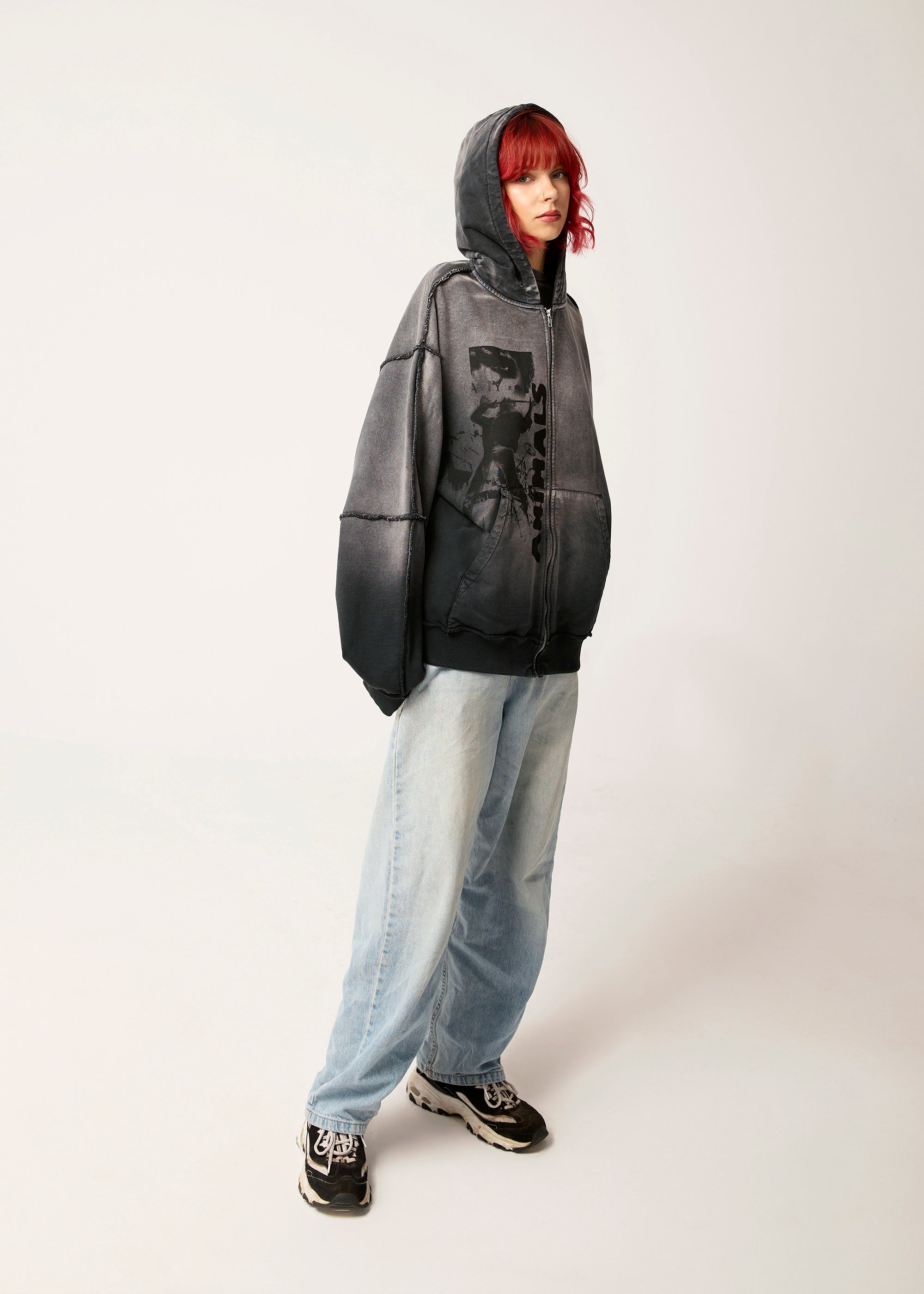 PERFORMANCE washed zipped hoodie